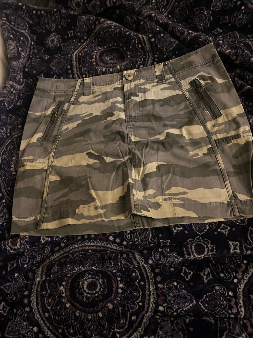Old Navy Women’s Camouflage Cargo Shorts - Gray Green Camo